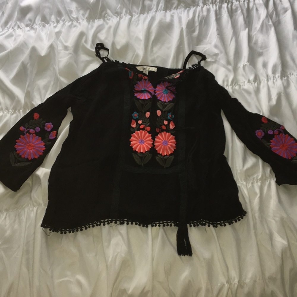 LF stores small sz 8 open off shoulders top